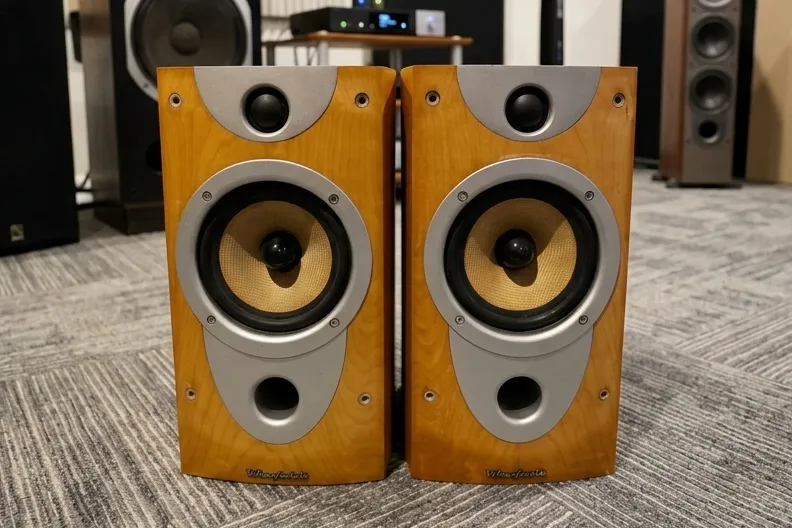 Bowers & Wilkins Nautilus 805