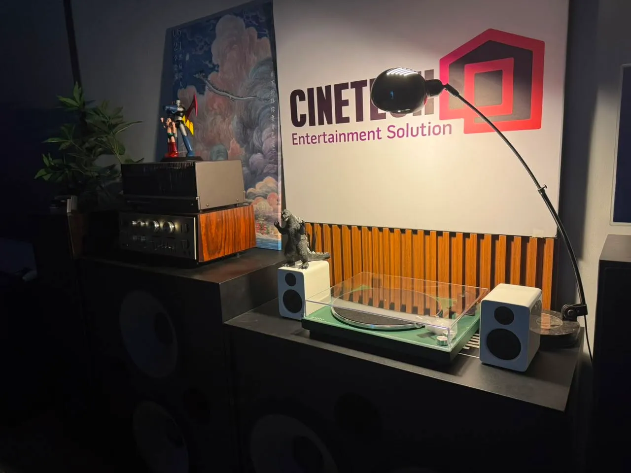 Cinetech Showroom featuring Kanto Turntable OBI3